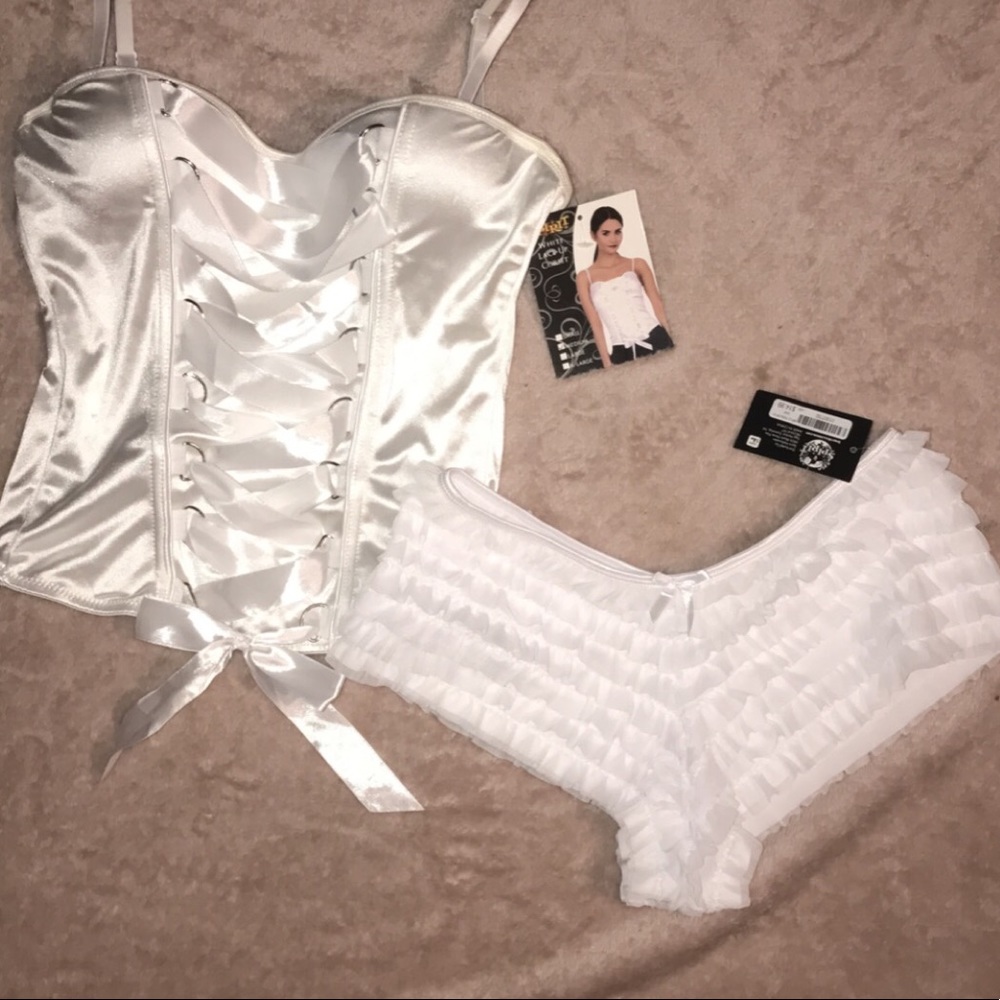 👙Sexy Corset & frilly booty shorts👙